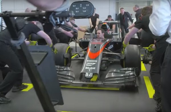 McLaren trénuje zastávky v boxech