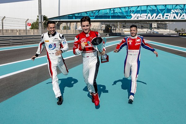 Sezona GP3 2016 jde do finále. Kdo se bude radovat z titulu? Sezona GP3 2016 jde do finále. Kdo se bude radovat z titulu?