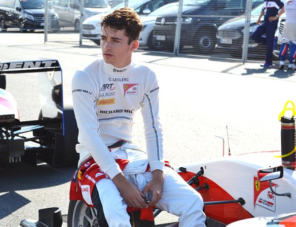 Charles Leclerc zůstane v juniorském programu Ferrari Charles Leclerc zůstane v juniorském programu Ferrari