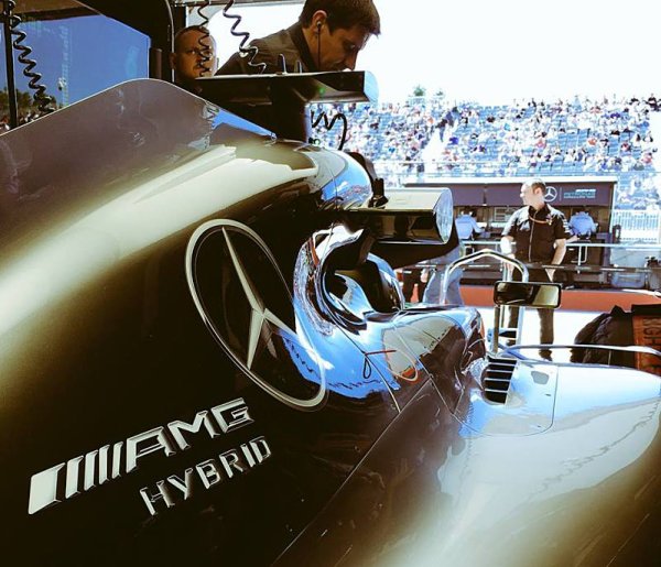 Jezdci Mercedesu se obávají Ferrari i Red Bullu Jezdci Mercedesu se obávají Ferrari i Red Bullu