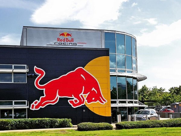 Red Bull kritizuje frustrovaného jezdce Ferrari