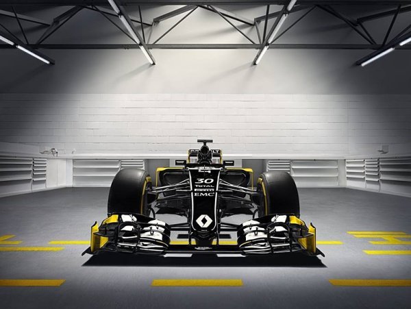 Renault nemá do kapsy hlouběji než Mercedes