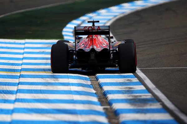 Ecclestone vysvětlil zmatek kolem hranici trati Ecclestone vysvětlil zmatek kolem hranici trati