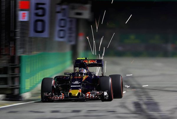 Jezdci Toro Rosso opět na koni Jezdci Toro Rosso opět na koni