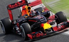 Red Bull mohl s motory Mercedes vyhrávat závody
