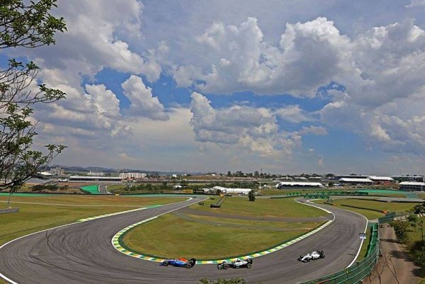 McLaren a Pirelli zrušily test na Interlagosu
