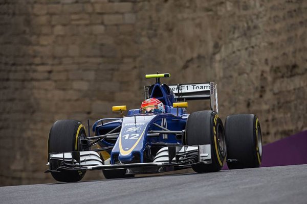 Sauber bude dva kroky pozadu, těší se Sainz