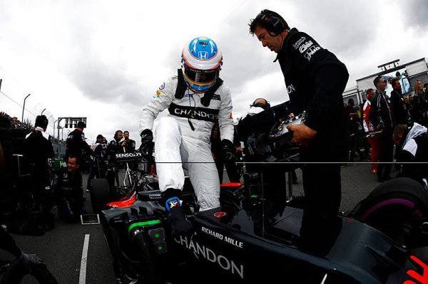 Alonso nechtěl odstoupit ze závodu