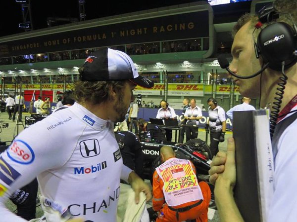Alonso chvíli snil o stupních vítězů