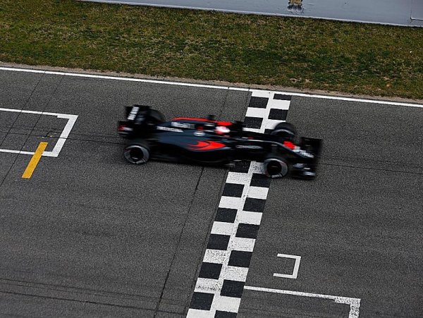 MP4-31 se opět prohání po okruhu Barcelona-Catalunya