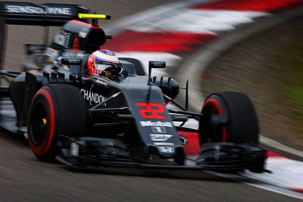 Button doufá, že mu McLaren připravil špatnou strategii