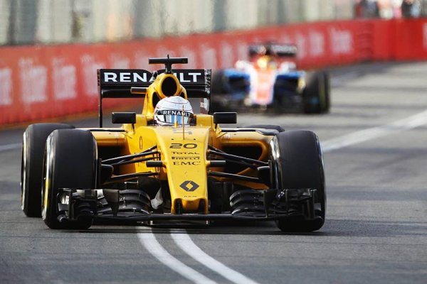 Renault tlačí na zrušení omezení paliva na závod
