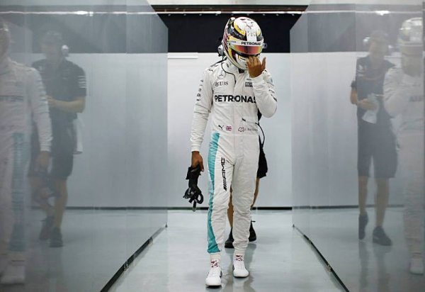 Hamilton: Někdo mě nechce nechat vyhrát!