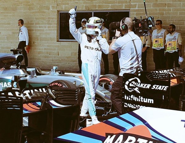 Hamilton vybojoval pole position Hamilton vybojoval pole position