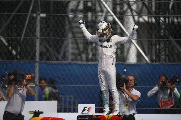 Lewis Hamilton: Žádnou výhodu jsem nezískal Lewis Hamilton: Žádnou výhodu jsem nezískal