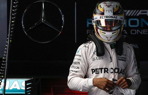 Lowe: Hamilton neměl jít za Whitingem