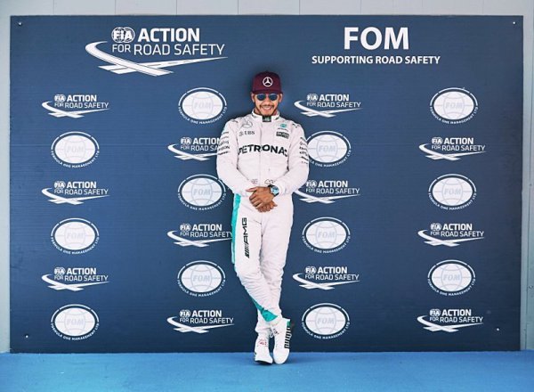 Hamilton mezi deseti nejlépe placenými sportovci