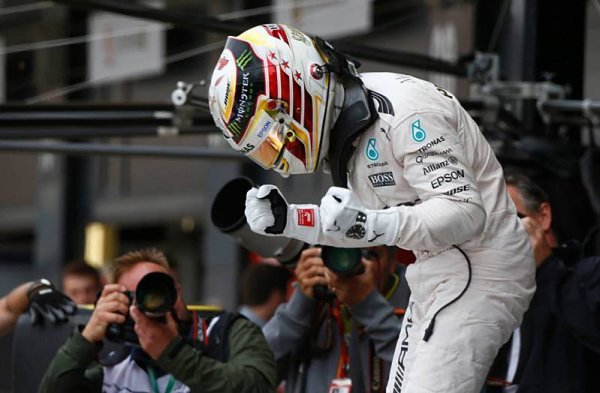 Sportovec Hamilton jde na sto procent