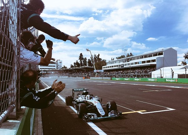 Hamilton dominoval Velké ceně Mexika Hamilton dominoval Velké ceně Mexika