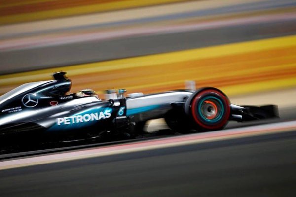Hamilton jezdil s poškozeným vozem Hamilton jezdil s poškozeným vozem