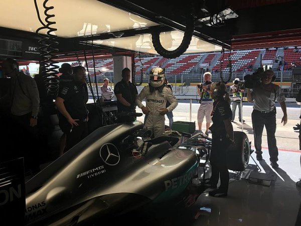 Hamilton: Třetí ze tří Hamilton: Třetí ze tří