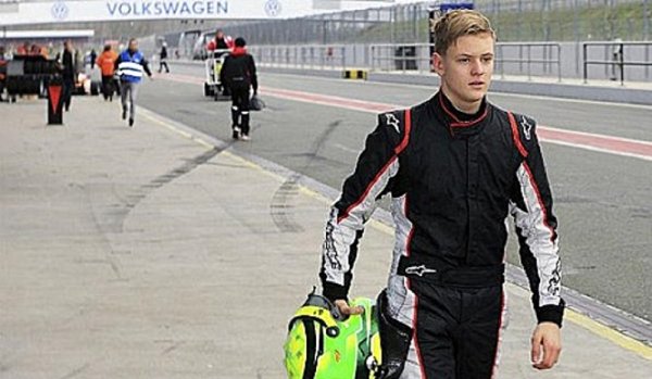 Mick Schumacher prý zůstane v F3 Mick Schumacher prý zůstane v F3