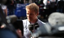 Wolff: Rosberg by se mohl vrátit v červené kombinéze