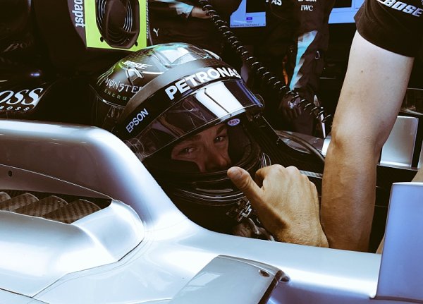 Odpoledne nejrychlejší Rosberg, Hamilton havaroval