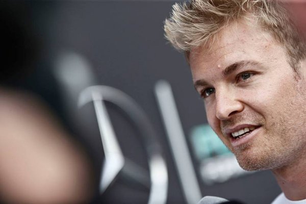 Rosberg se bál, že ho Hamilton vytlačí z trati