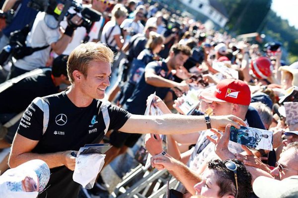 Z první řady odstartují Rosberg a Verstappen!