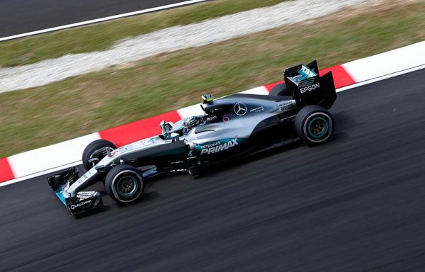 Lowe: Přijít o Rosberga je jako přijít o část vozu