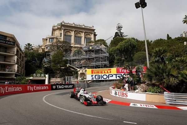 Grosjean by rád změnil systém modrých vlajek Grosjean by rád změnil systém modrých vlajek
