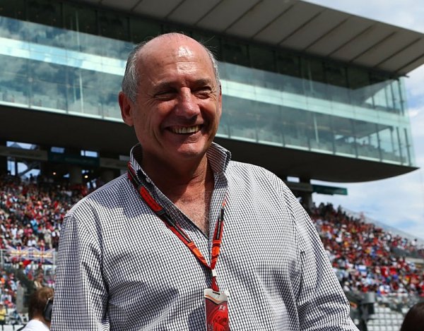 Ron Dennis by dal McLarenu pět bodů z deseti