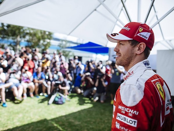 Vettel přiznal chybu v první zatáčce