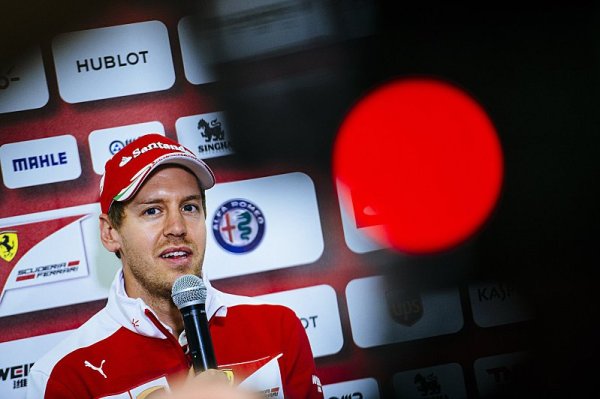 Ferrari chce nové posouzení Vettelovy kolize