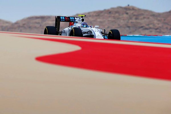 Bottas se v první zatáčce vůbec nesnažil předjíždět Bottas se v první zatáčce vůbec nesnažil předjíždět