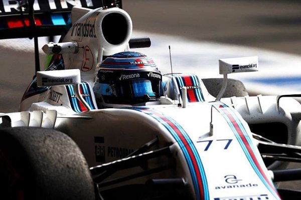  Bottas porazil Ricciarda díky aerodynamice přilby