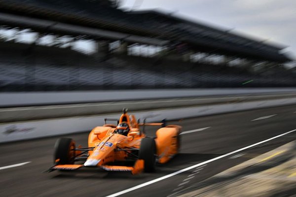 Alonso a McLaren se příští rok vrátí do Indianapolisu