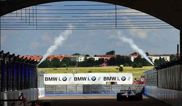 Kouř v tunelu vylekal závodníky Kouř v tunelu vylekal závodníky