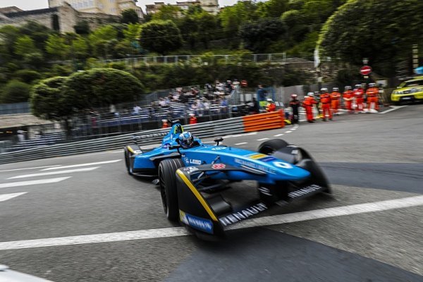 Nissan vystřídá Renault Nissan vystřídá Renault