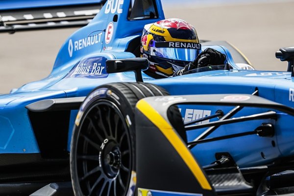 Buemi vyloučen ze sobotního závodu Formule E