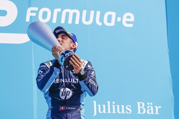 Buemi musí vynechat New York Buemi musí vynechat New York