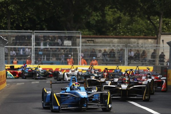 Vergneovu nehodu v Paříži způsobila mechanická závada Vergneovu nehodu v Paříži způsobila mechanická závada