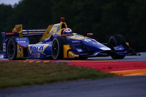 Rossi proměnil pole ve vítězství, šampionát se zamotal Rossi proměnil pole ve vítězství, šampionát se zamotal