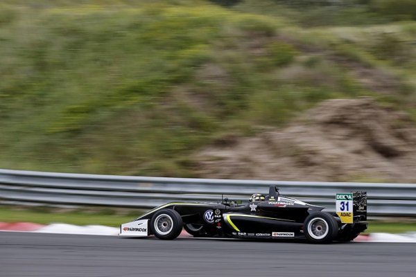 F3: Norris vyhrál o parník F3: Norris vyhrál o parník