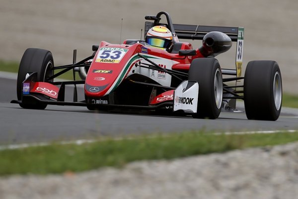 F3: Ilott zužitkoval darované pole position