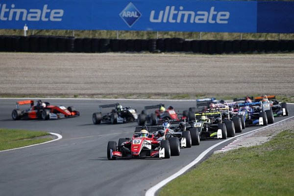 F3: Norris se dostal do čela šampionátu F3: Norris se dostal do čela šampionátu