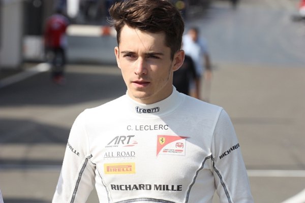 Také v Baku na pole position Leclerc