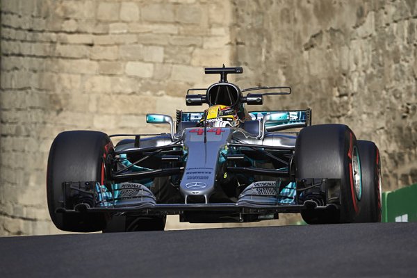 Hamilton položil všechny soupeře na lopatky! Hamilton položil všechny soupeře na lopatky!