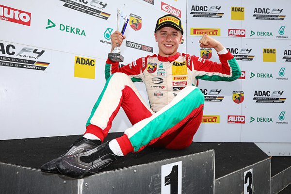 Estonec Juri Vips šampionem německé ADAC Formula 4